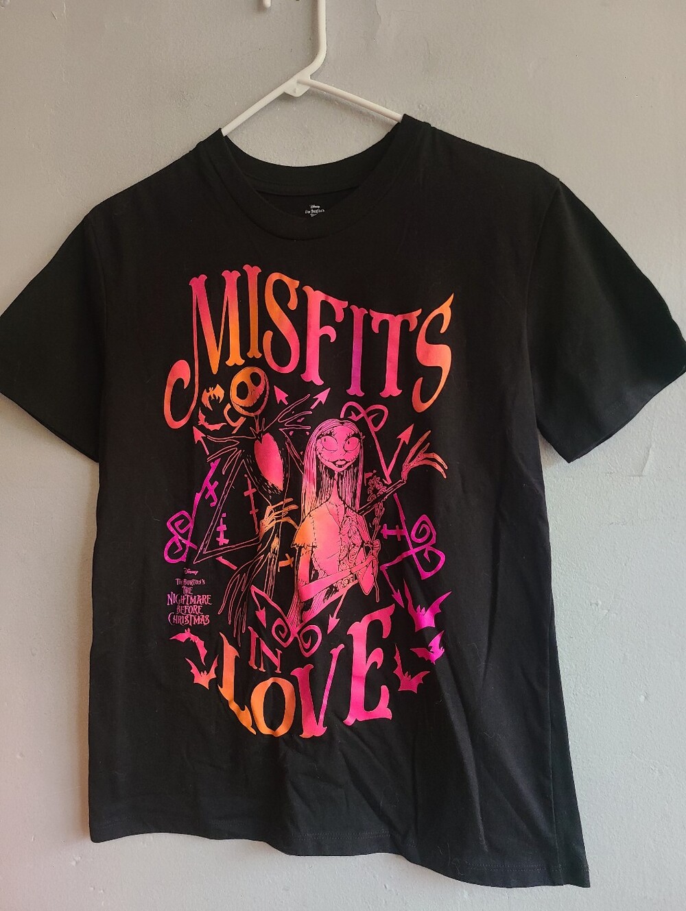 Women's junior medium Nightmare Before Christmas "misfits in love" black tee
